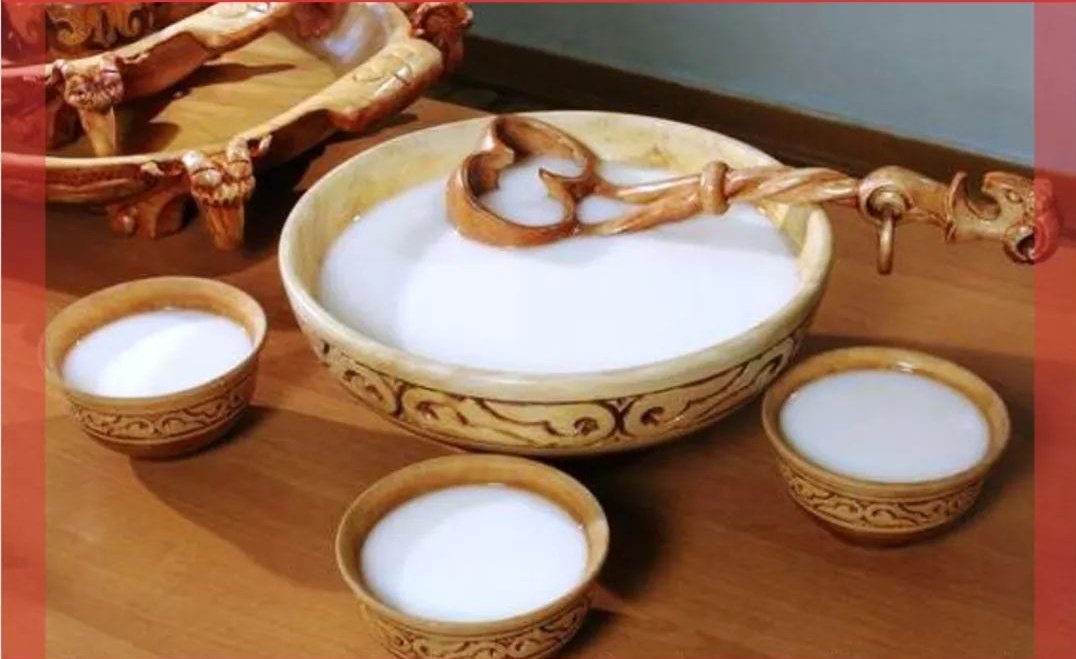 Махыг борцолж хатаахад уураг, эрдэс амин хүчлүүд үлдэж шим тэжээл чанартай болдог 80% уураг болно Хаврын цаг хэрэглэвэл сайн байдаг Оросын эрдэмтэн сүрьеэ өвчний нян гүүний сүү, айрагны тосонд үржиж чаддаггүй болохыг нотолжээ Айрагны найрлаганд А, С, В, Е, Д гээд витаминтай #гэнэ