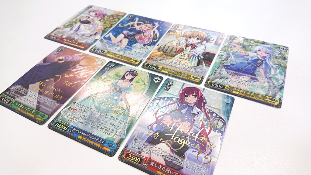 ヴァイスシュヴァルツ公式 少しアップでもお見せしちゃいます 出演声優による豪華箔押しサインカードを収録 風見雄二役 櫻井孝宏さん 榊由美子役 田中涼子さん 周防天音役 田口宏子さん 松嶋みちる役 水橋かおりさん 入巣蒔菜役 たみやすともえさん