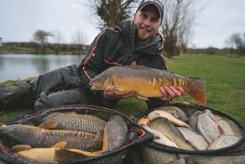 Mainline_Match's tweet photo. Mike Williams showed us how it's done over on Woodland View Fishery with a rapid and very impressive 100lb plus bag of F1's Carp and a few silvers. A combination of 4mm Expanders flavoured with Captiv-8 Betaine and Maggots flavoured in Captiv-8 Krill did the business for Mike! https://t.co/QoDcJBlrzA