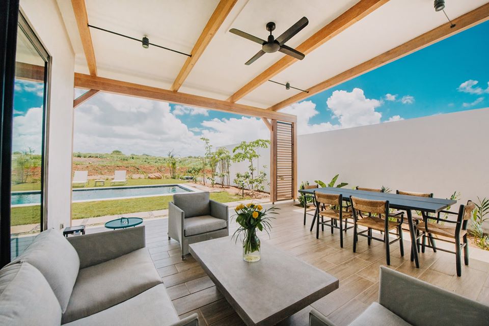 AzuriMauritius's tweet photo. The #showvilla is the pinnacle of refinement and elegance! Sprinkled with a #tropicaltouch, this residence is a replica of the future #villas of Ennéa.

Browse through the pictures for a sneak-peek! https://t.co/FuuFO6UUze