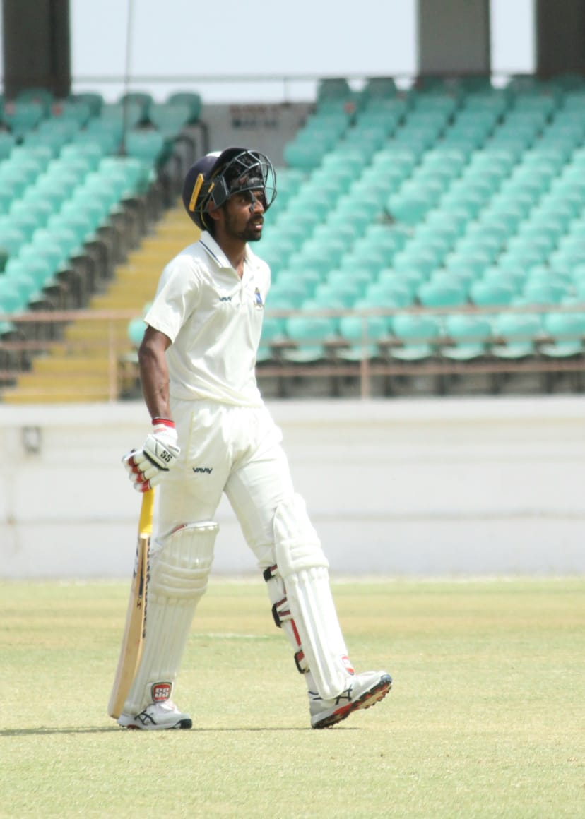 CabCricket's tweet photo. Moments from the First session of the #RanjiTrophyFinal between Bengal Vs Saurashtra on day 3.
#CAB
#SAUvBEN
#SupportTeamBengal https://t.co/8OnvZbZXUk