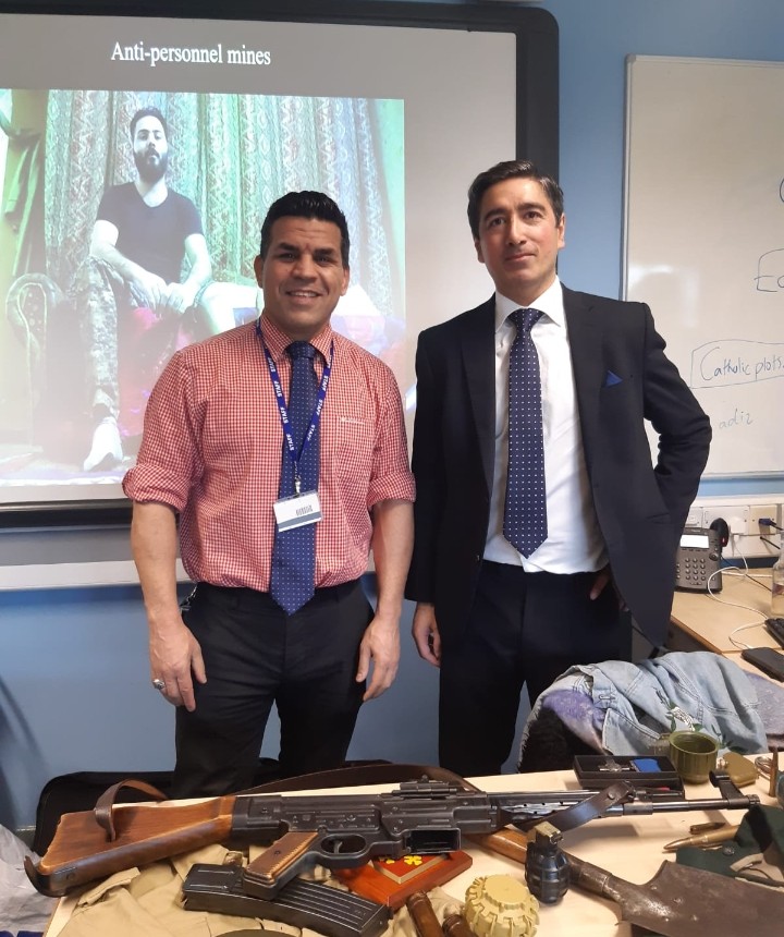 Year 9 historians were visited this week by Jahan Mahmoud, a military historian who outlined the contribution of black and Asian soldiers during #WW1 and #WW2. Fantastic workshop! #history #sharedhistories