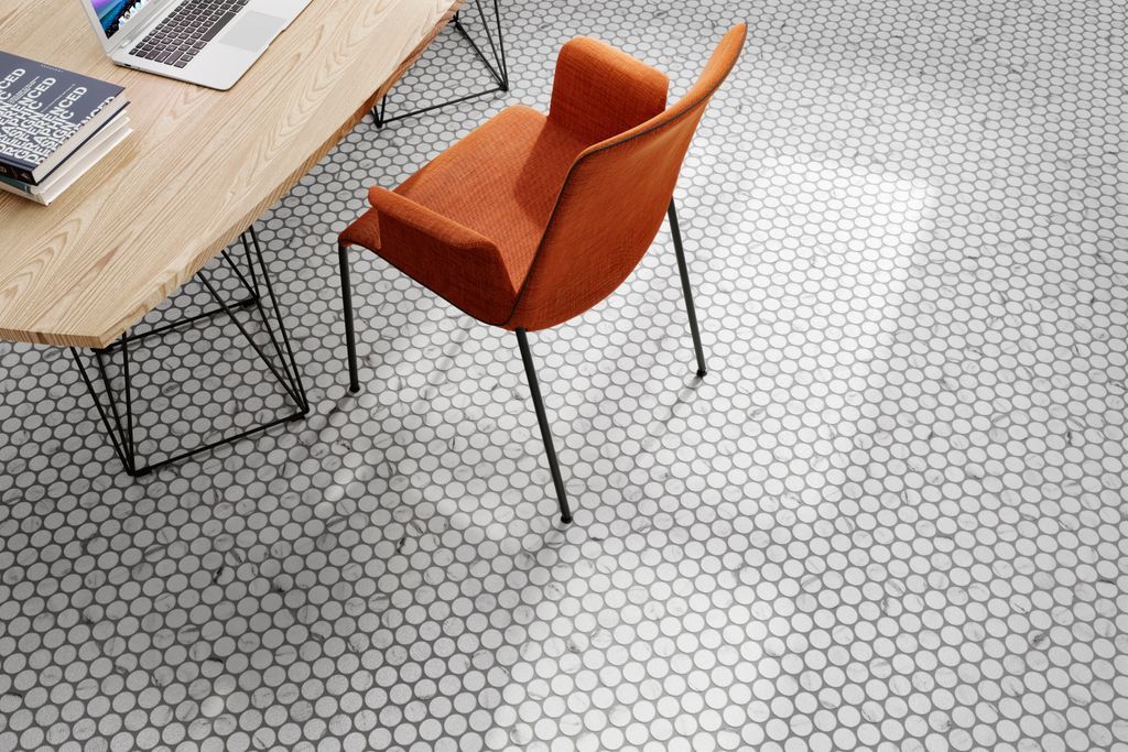 REALONDA1952's tweet photo. Circle Glossy Calacatta · 30,9x30,9cm · Porcelain Tile | More info: https://t.co/J7F6bmc2rT
#Realonda #novelties #cevisama2020 #madeinspain #tileofspain #interiordesign #tiles #decortiles #decoracion #newshapes #newrelief #circletiles #calacattatiles #ihavethisthingwithtiles https://t.co/7wKvG52snY