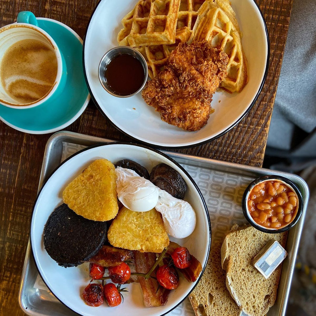 Brekkie and brunch served every weekday from 9AM to 12PM! Start your day off right and get stuck in with us 💪🍳🥞
#oxford #oxfordshire #foodporn #brunch #oxfordbrunch