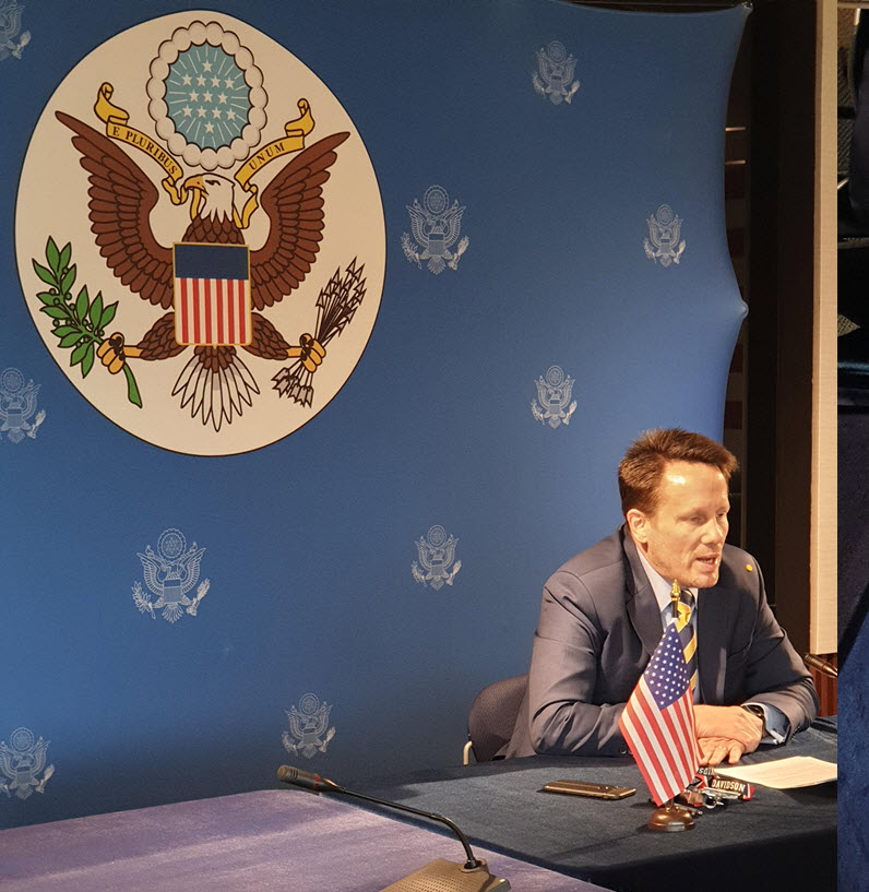 Exports2ASEAN's tweet image. Minister Counselor for Commercial Affairs, John D. Breidenstine had a nice chat with U.S. Commercial Service team in Singapore #OneRegionOneTeam @JDBreidenstine @USCommercialSvc #CommercialService