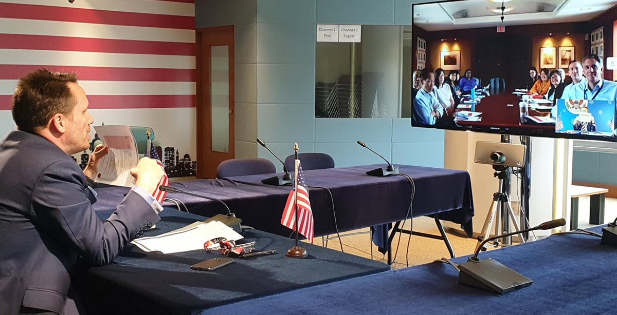 Exports2ASEAN's tweet image. Minister Counselor for Commercial Affairs, John D. Breidenstine had a nice chat with U.S. Commercial Service team in Singapore #OneRegionOneTeam @JDBreidenstine @USCommercialSvc #CommercialService