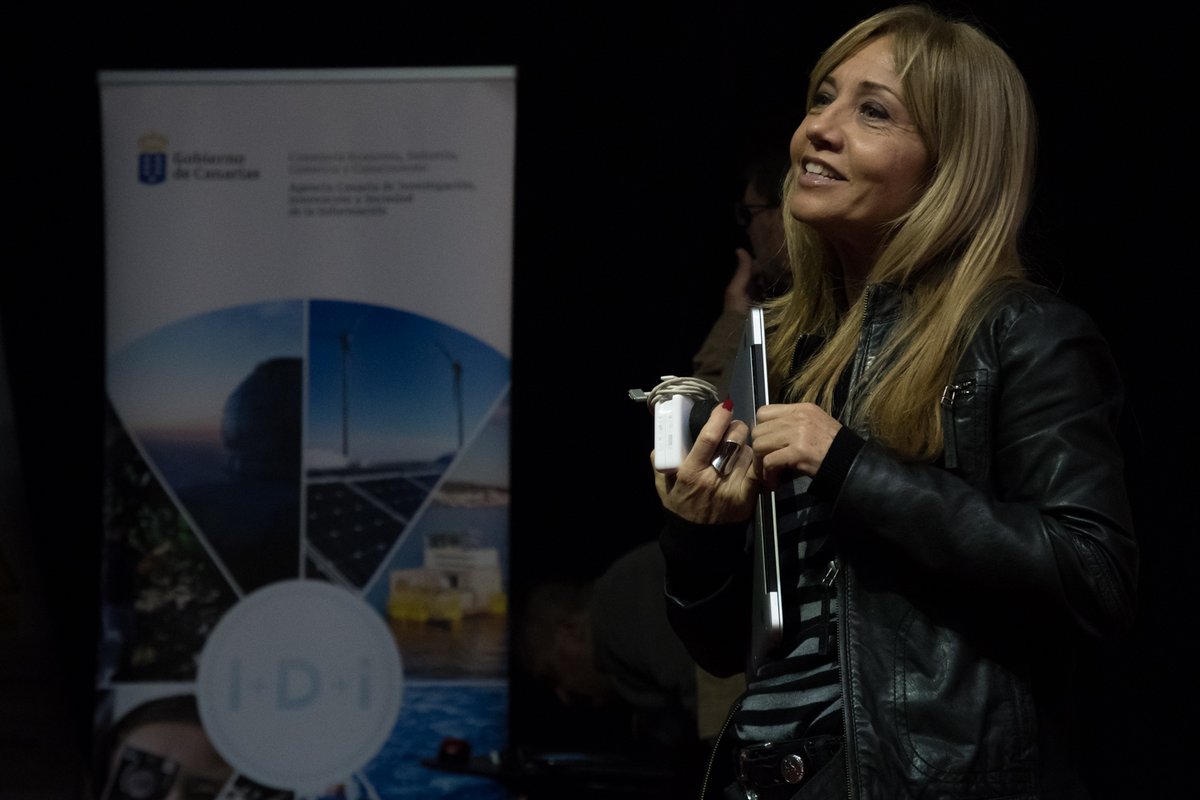 agenciaiisi's tweet photo. Enhorabuena a las candidatas que recibirán los Premios Más Mujer en reconocimiento al talento femenino https://t.co/BKjWdktORH Premio Mujer Ciencia e Innovación 2019 recae en la astrofísica #ToñiVarela doctora @IAC_Astrofisica divulgadora y profesora y directora de @FundStarlight https://t.co/xZhrB0qhZJ