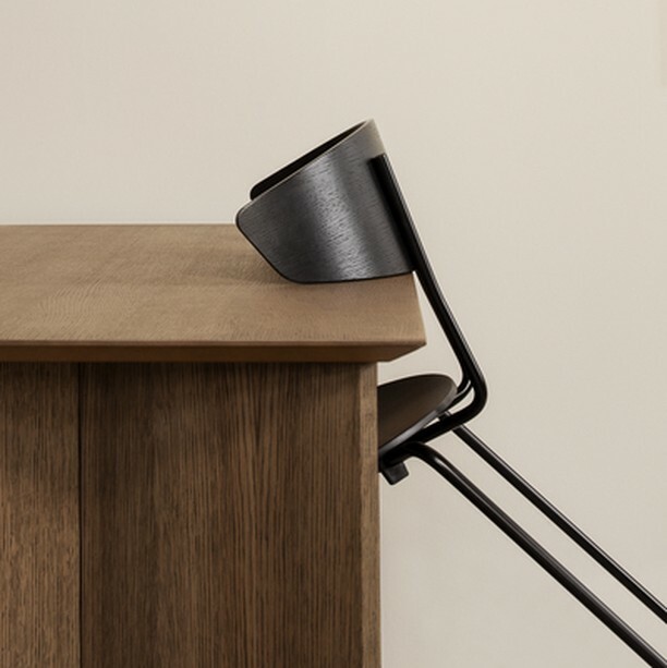 KinHomeUK's tweet photo. Meet Herman by @fermliving. A chair designed by duo Helle and Jonas Herman in 2013. Herman’s primary purpose was to be a functional yet decorative and modern chair. It’s lines make it a simple yet classic timeless shape. As practical as it is stylish, He… https://t.co/vrjjFSVjPJ https://t.co/DxknxDLCyi
