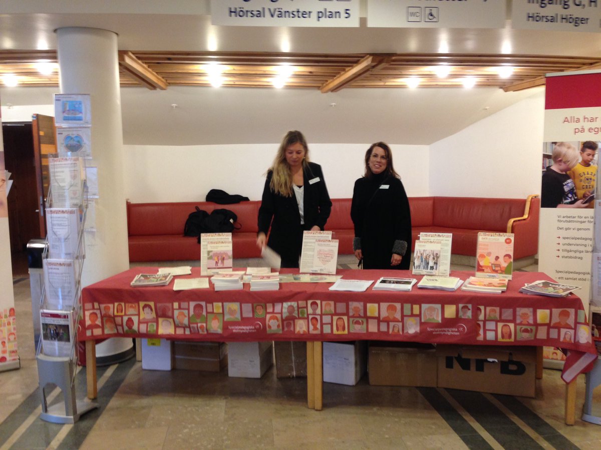 EmelieCramer's tweet photo. Specialpedagogikensdag# 11 mars spsm# har eget program förebygga ohälsa och främja hälsa i skola bokbordet https://t.co/ukXlYe1sp7