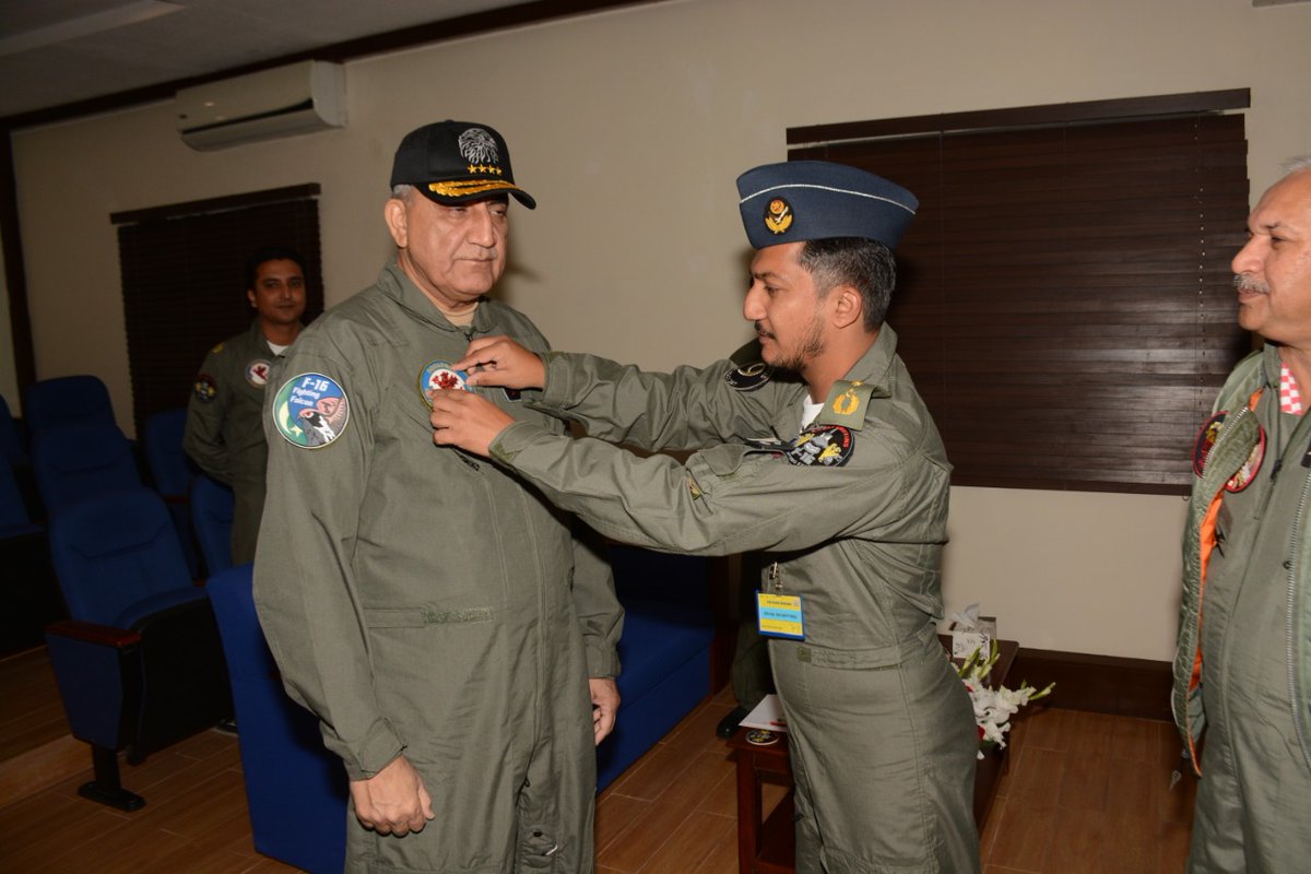 Nawaiwaqt_'s tweet photo. ونگ کمانڈر نعمان اکرم طیارہ حادثے میں شہید
https://t.co/YHzGEV1NuX
#ISPR #Islamabad #PAFF16 #Pilot #WingCommander #NaumanAkram #OC9 #Squadron #SherAfganTrophy2019 #Winner  #Embraced #Shahadat #F16 #Crash #MayAllah #RestInPeace #AirForce @OfficialDGISPR  @pid_gov #Pakistan https://t.co/VPZYIrX2P3