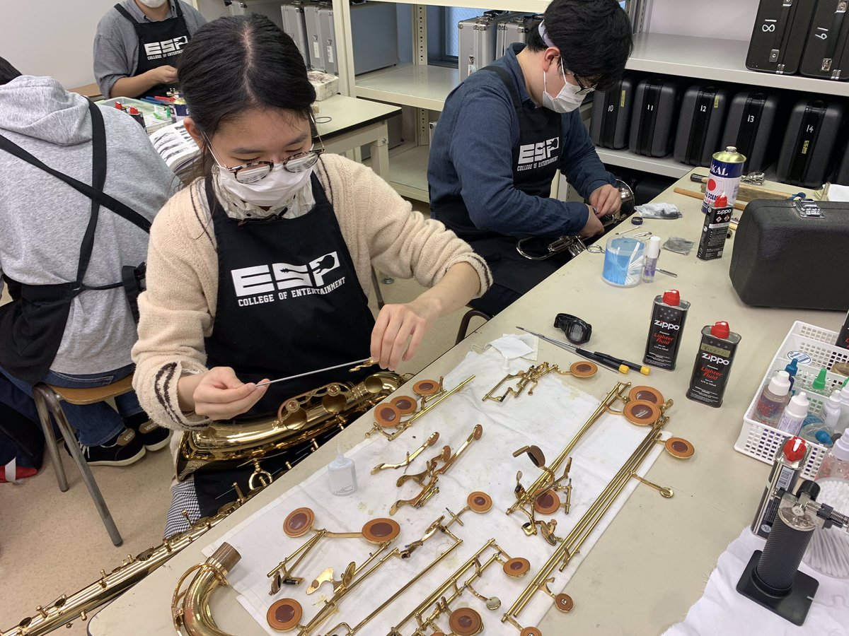 esp_windrepair's tweet photo. 【#ESP管楽器】
今年度の学校生活も残すところあと数日になりました👀

1年生は進級前最後、2年生は学校生活最後の週です❗️
実習もまだ少しありますが、頑張っていきましょう✨

#管楽器 #リペア #ESPエンタテインメント東京 #ESP学園 https://t.co/8nZTOhpa99