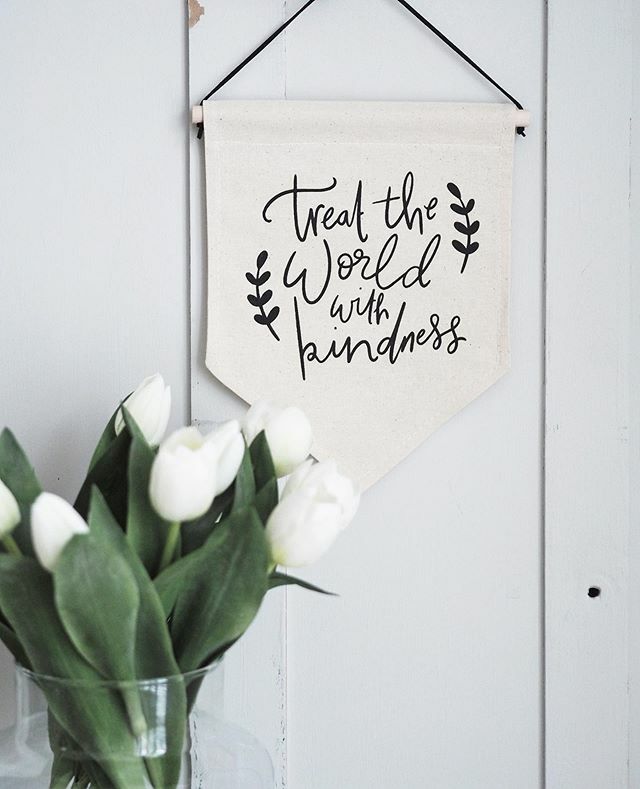 Deb_FabPlaces's tweet photo. another day of prep for the Spring Market including finishing garlands, preparing the tea room kit and signage. This week is all about finishing my to do list in the hope of no late panics next week 🤞🏻Photo of a banner by @darwinandgray who will be at th… https://t.co/wikECz1pa6 https://t.co/GBHW9mIVYd