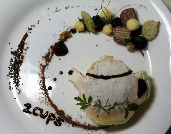 pocke38's tweet image. 今年2cupsさんの周年イベントにお誘いいただきました。

勾玉堂で、ケーキとサンドのプレートお出しします。

ティーポットのヘッドドレスも作りました。

着けてお写真お撮りくださいね。

4月7日　中崎町commoncafe

＃アフタヌーンティーセット
#紅茶を飲みましょう
#2cups
#勾玉堂