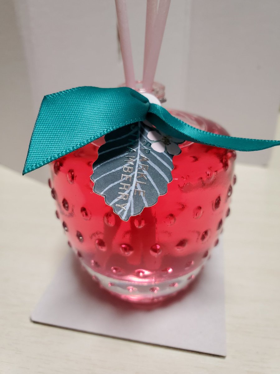 luna_s's tweet photo. #AfternoonTea で購入した
#homefragrancediffuser
#スパークルストロベリー
このイチゴ🍓のフレグランス
めちゃくちゃいい香りだから
即買いました🍓😍💕
今ワイの部屋は🍓イチゴの香り🍓 https://t.co/XKW1JKVibq
