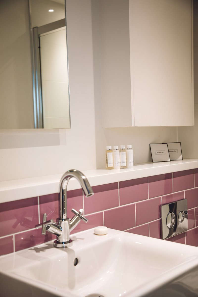 Can you tell we’re loving pink at the moment? One of the bathrooms at <a href="/RockwellEast/">Rockwell East</a> captured so beautifully by <a href="/smrtravels/">S M Rahman</a>. 

📸: <a href="/SMRTravels/">S M Rahman</a> 
.
.
.
#rockwelleast #rockwelleastlondon #marldonproperty #aparthotel #hotelopening #newhotel #hotelnews #dreamdesign #design