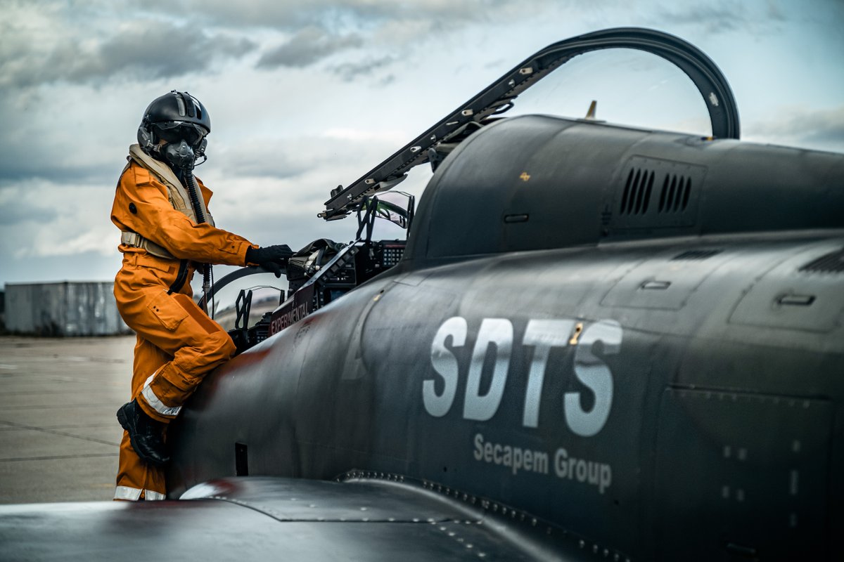 CanonFrance's tweet photo. Immersion au cœur de l'Agressor Air Squadron. ✈️ @AirborneFilms vous ouvre les portes du Programme d'entraînement militaire aéroporté pour les Forces Armées, filmé avec l'#EOSC200. 🎥
Découvrez la vidéo ➡️ https://t.co/Vc2SSfFAnp https://t.co/v11zyzIHHU