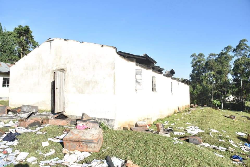 Araap_Sang's tweet photo. Visited Kemeloi Boys High School in Aldai to encourage and support them after a fire incident brought down one of their dormitories.

I issued blankets, bedsheets, towels among other necessities to the affected students. https://t.co/Wvuk7grj8E