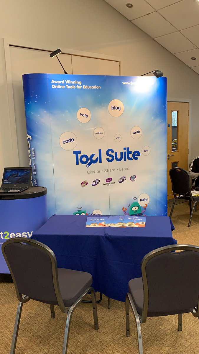 Danny_j2e's tweet photo. The MD can still set up a display stand #Just2easy #lifeInTheOldDogYet #rdle #DDDRh https://t.co/eT0XMBiMI8