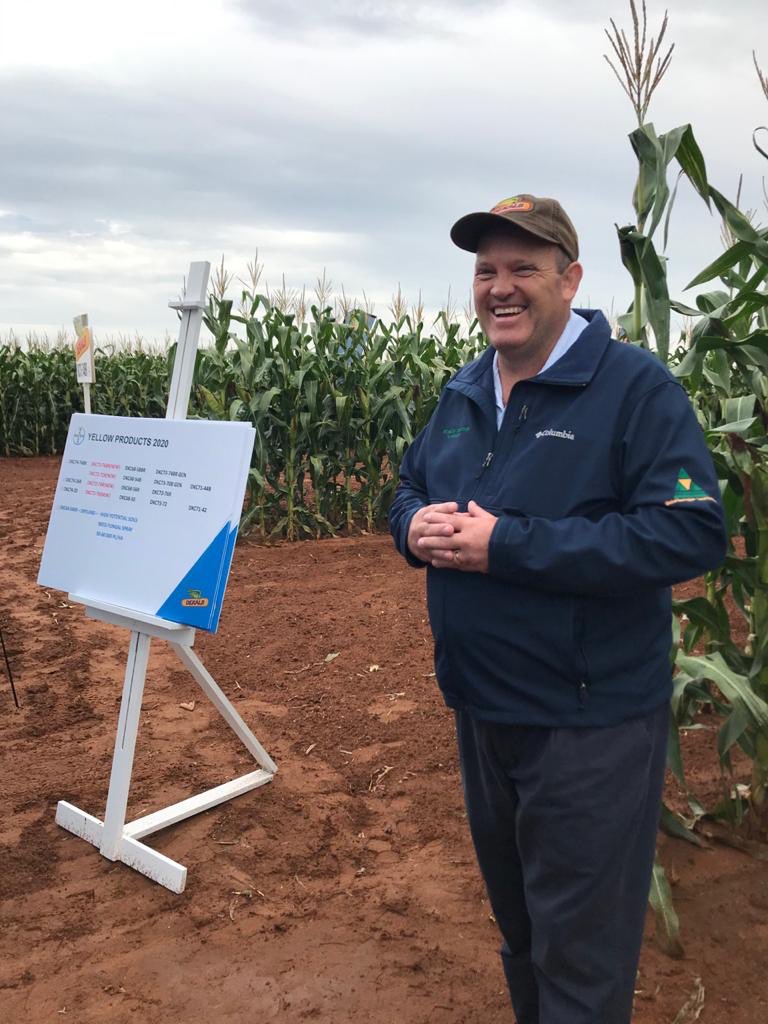 Bayer4Crops_SA's tweet photo. Boeredag in Fouriesburg - ons gesels oor ons nuwe wit en geel basters, proefuitslae en chemiese spuitprogramme. #BayerExperts #joutrots #onspassie https://t.co/LHlKsGZWWP
