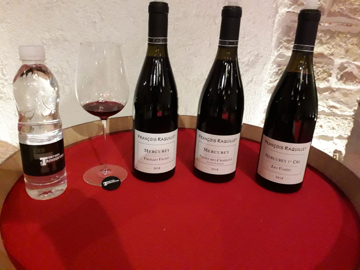 Raquillet_Vin's tweet photo. C'est parti pour la journée dégustation aux Tontons Trinqueurs @InfoTontons. 
Venez nous rencontrer pour déguster notre millésime 2018 !

#DomaineRaquillet #TontonsTrinqueurs #VinsdeBourgogne #Mercurey https://t.co/VzerGapBNb