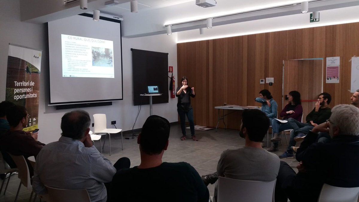 arcaruralcat's tweet photo. 🔝 En marxa la trobada de l'"Equip motor #CORural".
#Governança  ➡️ Com ens organitzem i com ens comuniquem per fer créixer la comunitat.
#LeaderCat2020 #BCNSmartRural #innovació #RelleuGeneracional https://t.co/LJiaaVCQQp