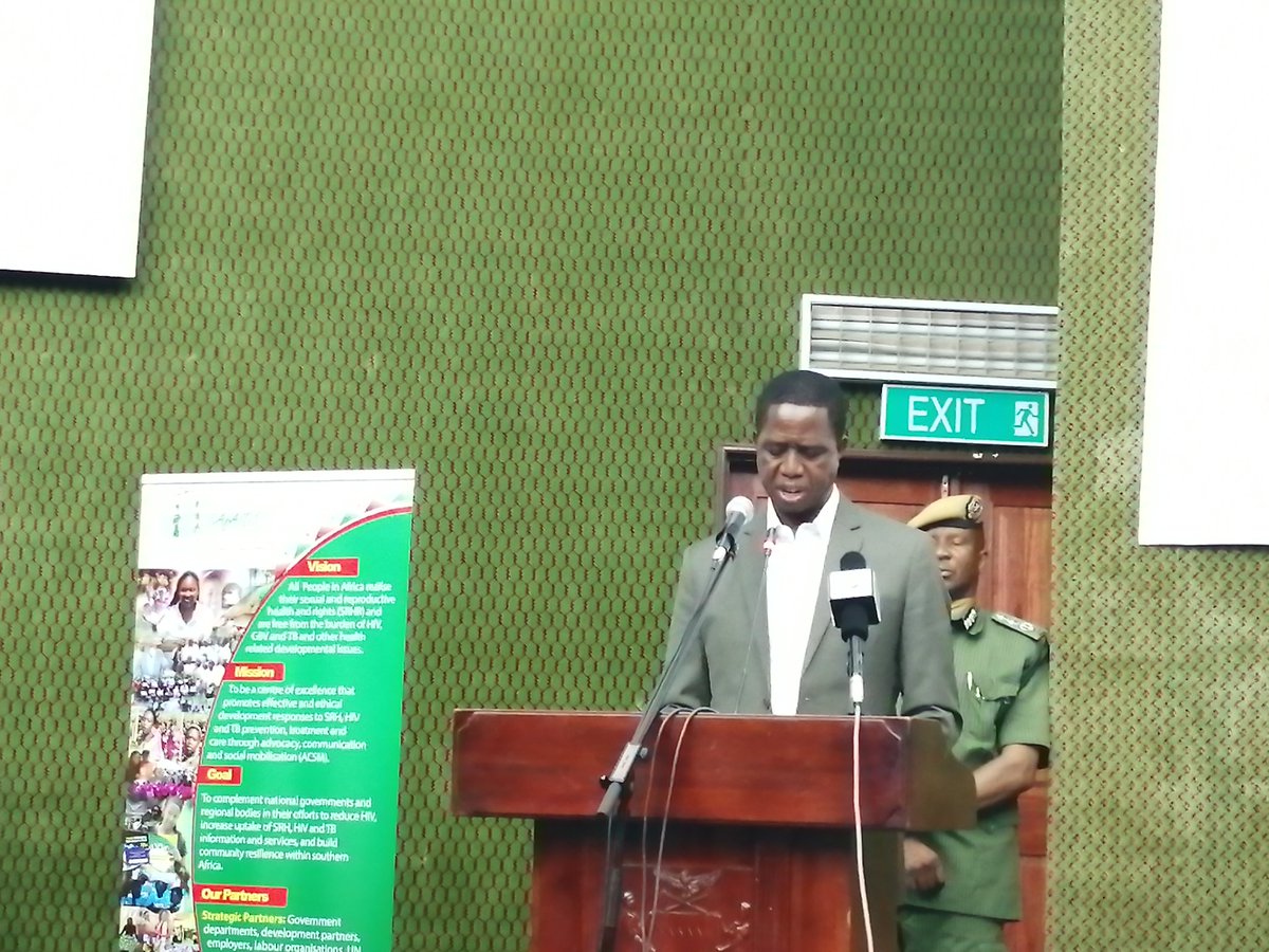 Republican President, Dr. Edgar Chagwa Lungu, edges the youths to be proactive in order to make positive contributions towards improving livelihoods. The government is committed to adopting recommendations from the young people! <a href="/SAfAIDS/">SAfAIDS</a> <a href="/Rouzeh/">Rouzeh Eghtessadi (She/Her)</a> <a href="/SwedeninZM/">Sweden in Zambia 🇸🇪</a> <a href="/ACHEST1/">淫语汇</a>