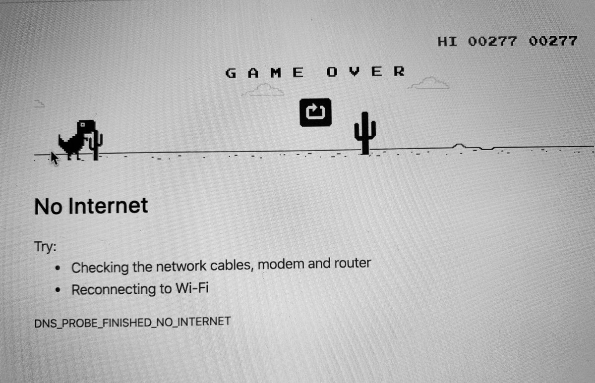 TheDigiTechDad's tweet photo. How old were you when you discovered that when this happens it turns into a game?! I was today years old! Was I under a rock all this time?! 🤯🤯🤯😱😱😱#Googlechrome #TRexrun https://t.co/6JkZ475HlJ