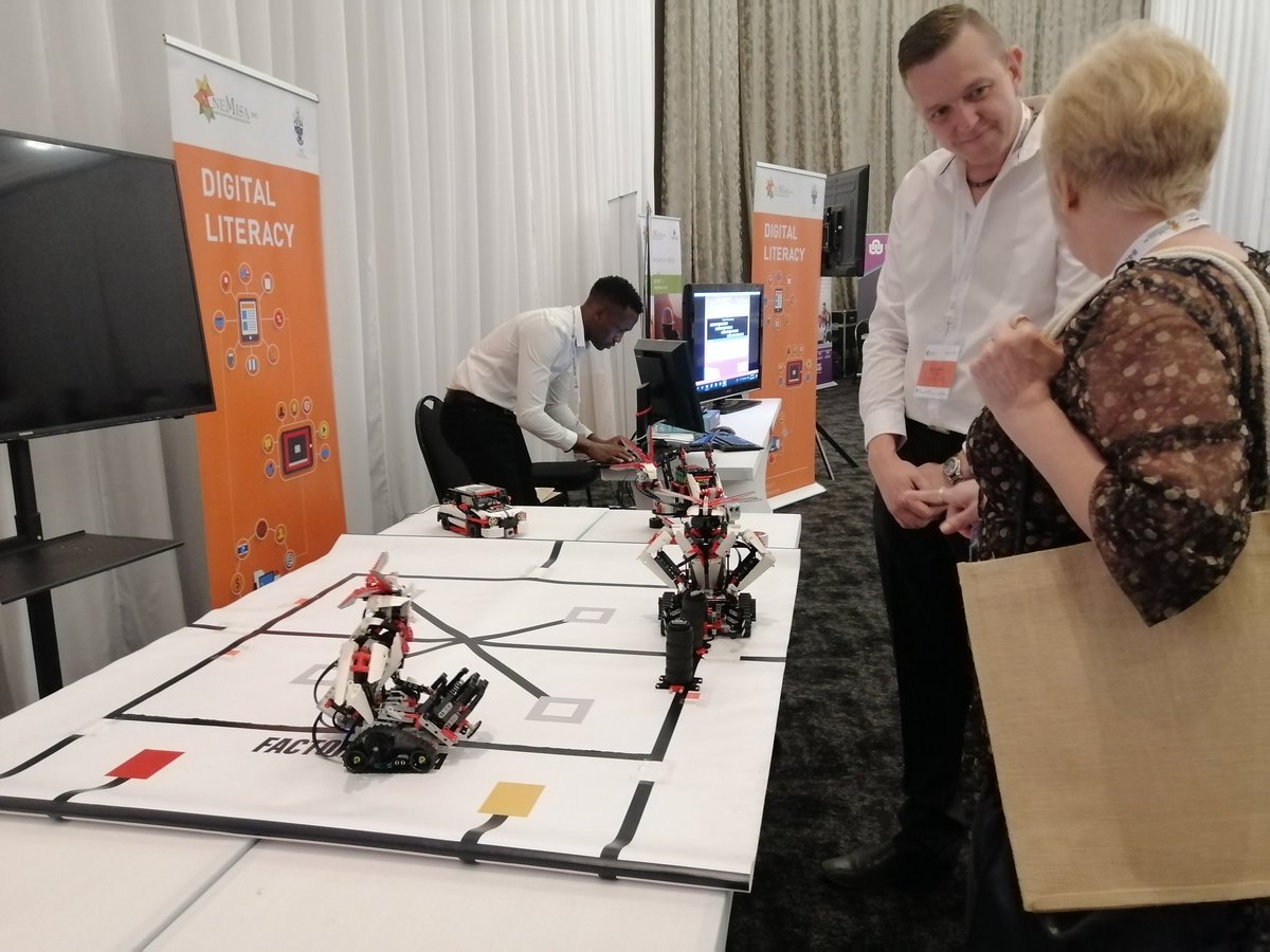 TheNkosikhona's tweet photo. #4ir is it a curse or an opportunity @NEMISA_ summit we discuss #4irdigitalskills. Let us know wot u think https://t.co/uPCCwgDiey