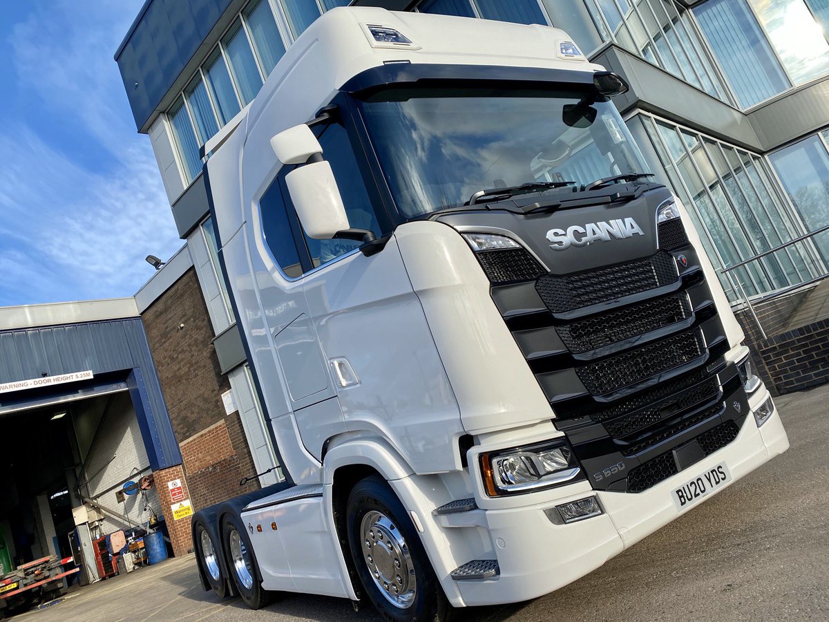 JarrodV8Power's tweet photo. What a Wednesday....# david Saunders new #V8 650 twin wheel tag #Tranztec catwalk just stunning .....a great morning ahead ...@keltruck @ScaniaUK @chrispurvis1984 https://t.co/LYeRzEKyts