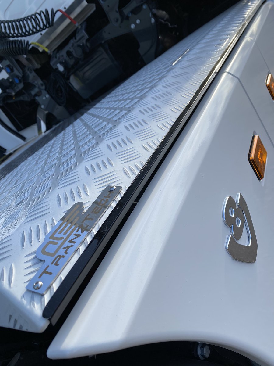 JarrodV8Power's tweet photo. What a Wednesday....# david Saunders new #V8 650 twin wheel tag #Tranztec catwalk just stunning .....a great morning ahead ...@keltruck @ScaniaUK @chrispurvis1984 https://t.co/LYeRzEKyts