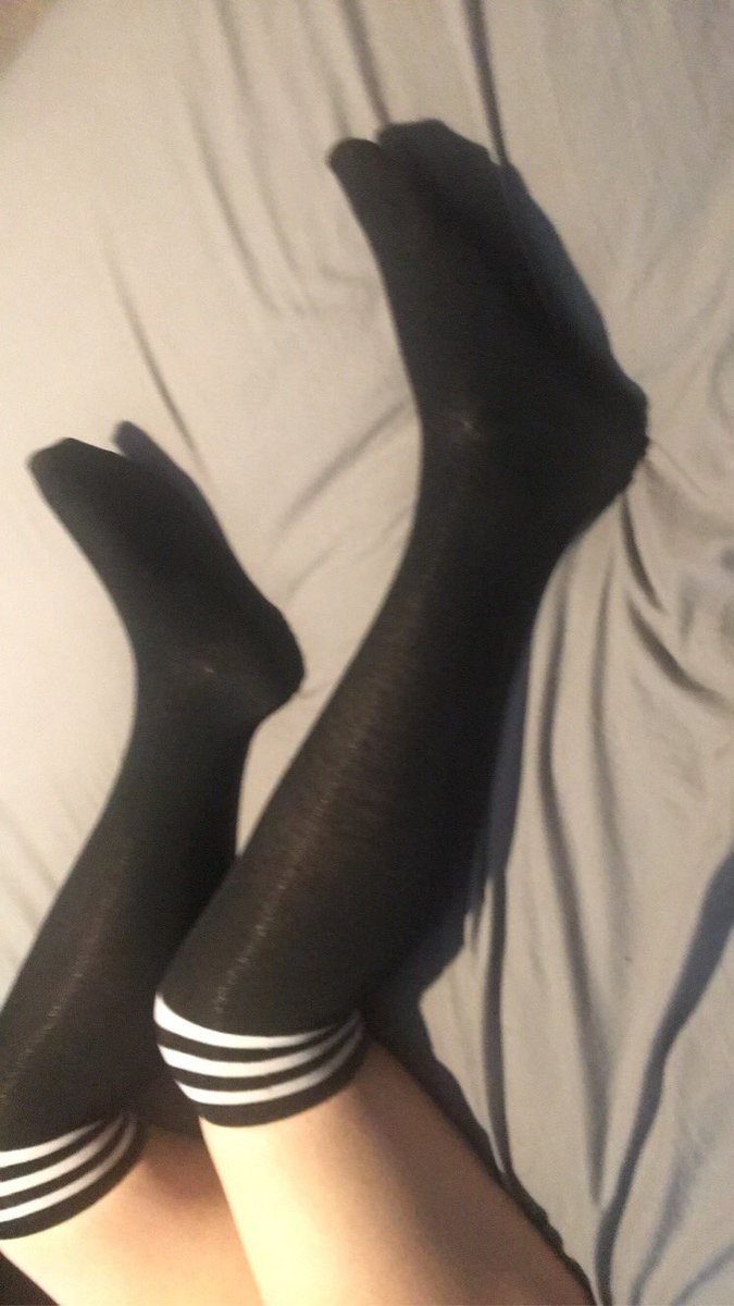 RubyTrappu's tweet photo. More bad quality thighs for your Timeline x #thigh #soft #smooth #legs https://t.co/gsGS2vTArV