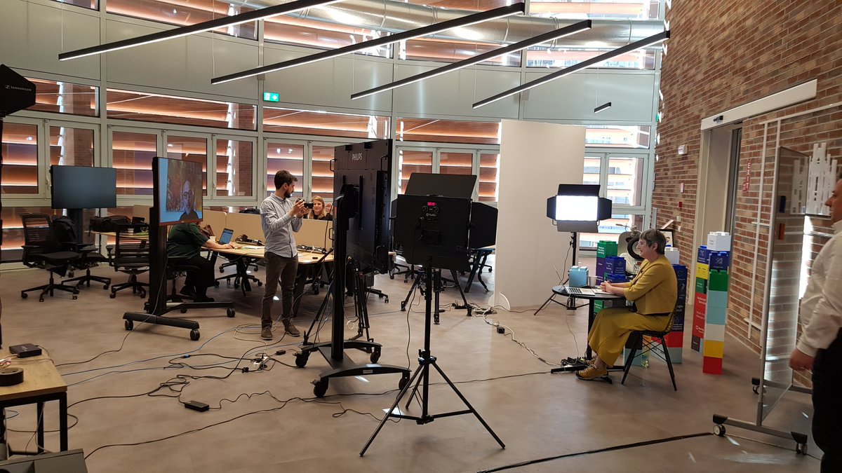 vzaglio's tweet image. Partiti con lo streaming! #noncifermiamo #IBMCloudOnAir