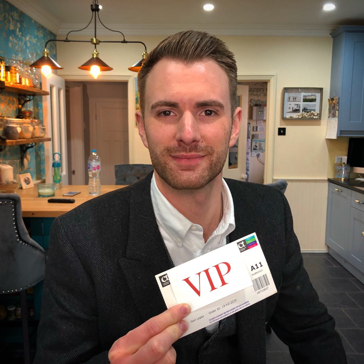 richjonesmagic's tweet photo. Win VIP Tickets to my next show π« find out how on my Facebook page βRichard Jones Magicβ - GoodLuck! π @marinetheatre #escapetour #magicianontour #bgt #britainsgottalent #richardjones #livemagic #bgtchampions #richardjonesmagic #antanddec #davidwalliams #simoncowell https://t.co/CSNiQy2pyy