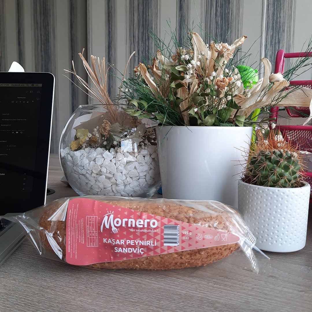 mornerotr's tweet photo. Kahvaltı yapmak için zamanın yoksa Mornero sandviçleri ofiste de yanında! 🥪
#mornero #saglikli #sandvic #kahvalti #atistirmalik #healthyfood #istanbul #vsco #office #everday #everwhere #morneroyaninda https://t.co/CS3LDoOe5v