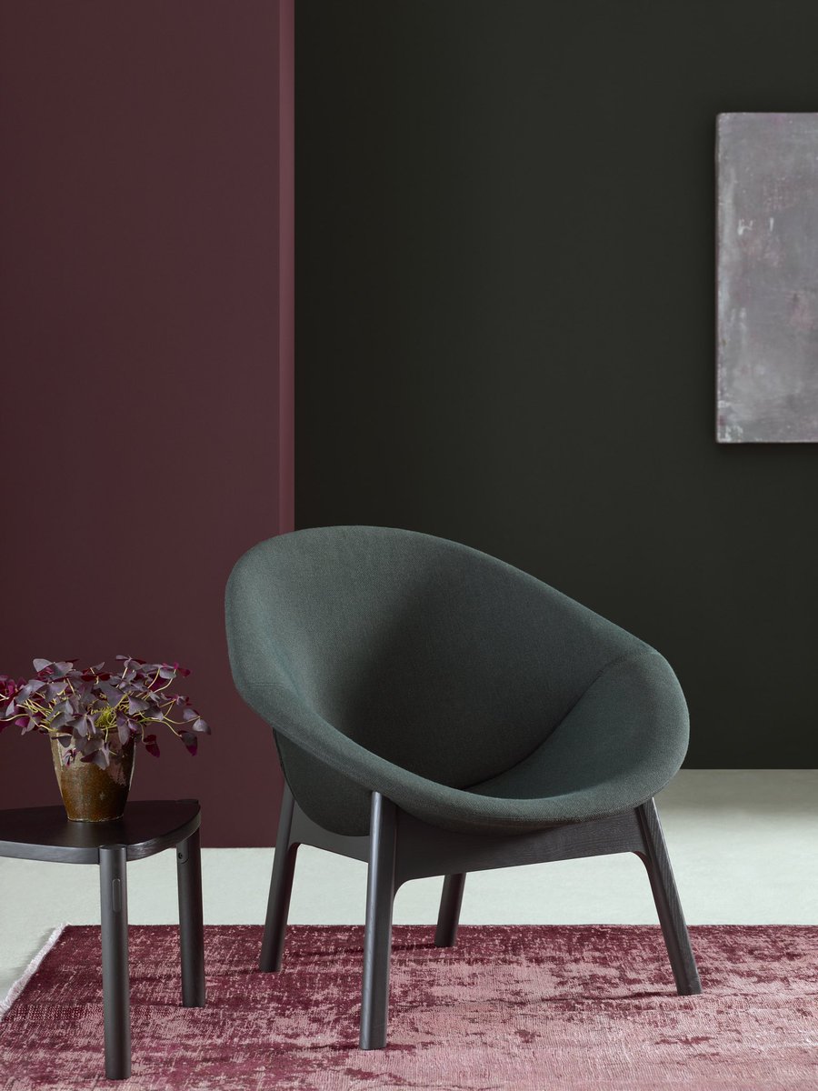 #ModusFurniture #LilyChair
.
Biomimicry at its best: Lily’s simple shell mimics the cala lily’s elegant, trumpet shaped bract and sits atop natural or black oak legs. Keep your peepers peeled for a new addition to the Lily family later this month.
.
#Design #FurnitureDesign