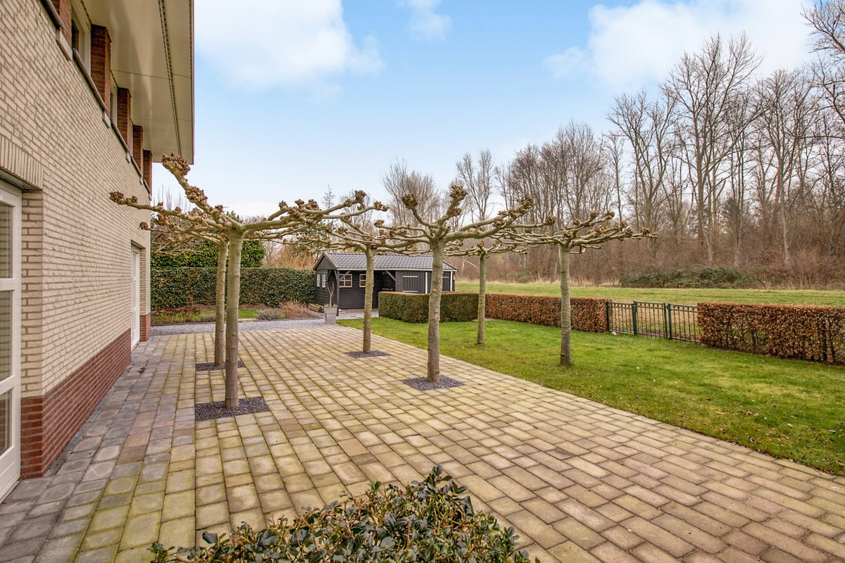 DopMakelaars's tweet photo. Bij ons in de #verkoop, deze indrukwekkende woning aan de Eaglelaan 97, lelystad. Bel nu voor een vrijblijvende bezichtiging naar 0320264175 #funda #villa #lelystad #flevoland #luxe #tekoop https://t.co/dY3sol5vsa
