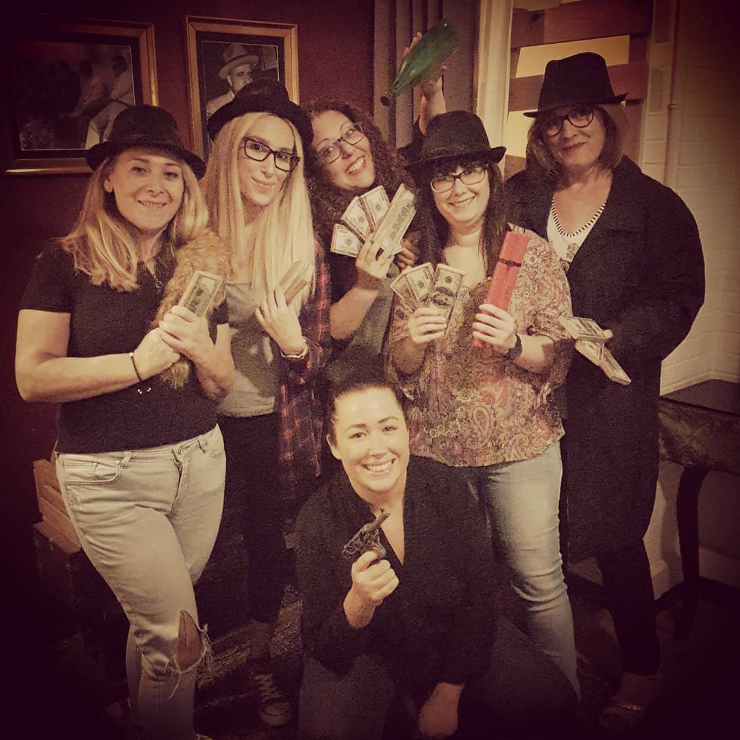 Roomin_Escape's tweet photo. Invetigadoras noveles aceptan el reto y se adentran en la Guarida de la Mafia. Felicidades!!
#RoomEscape #Familia #Amigos #Parejas #Barcelona #EscapeRoom
Reservas : 💻 https://t.co/J9RbE8aku2 / ☎️ 651.318.471 https://t.co/G4fgbkzwsv