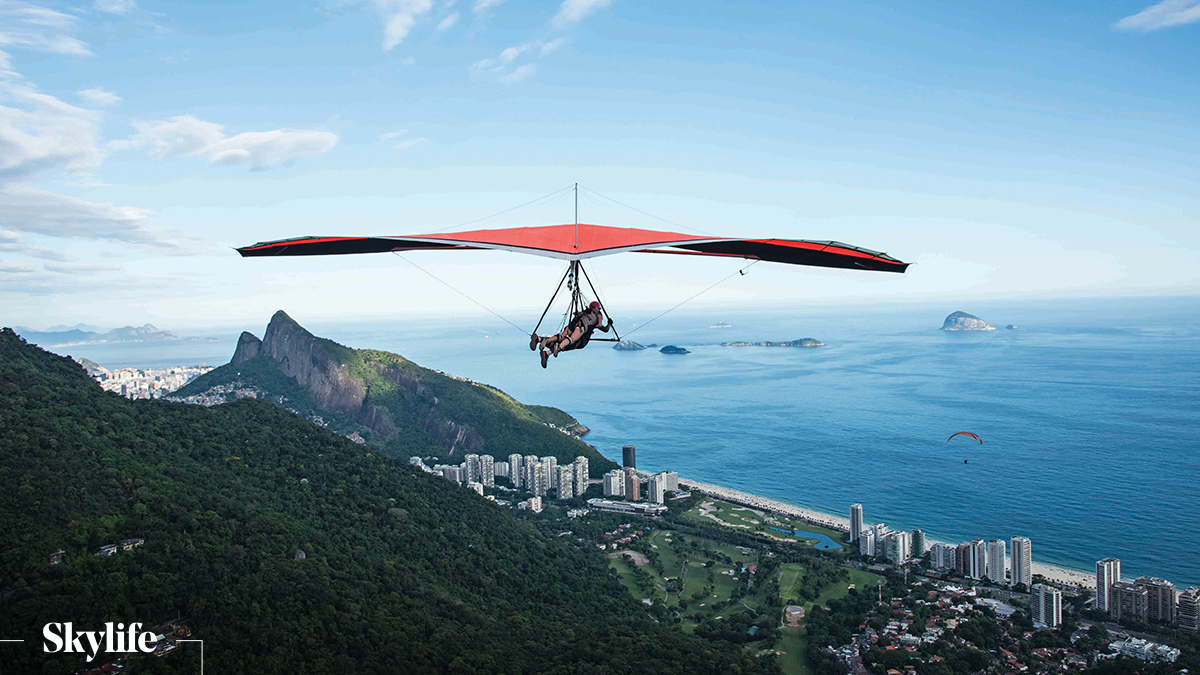 If you want to reach the summit of Mount Sugar which is located in Rio De Janeiro, you have to take the cable car.