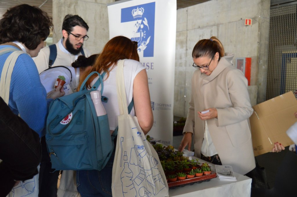 cogitise's tweet photo. En nuestra apuesta por apoyar el talento de los jóvenes ingenieros, nuestro Colegio ha formado parte de manera activa en la octava edición de #8SCD @AEDISevilla
#SomosIngenieros #CogitideSevilla 
Puedes leer la noticia completa aquí ⬇️
https://t.co/RlnTxYjmDd https://t.co/gY9IvyHaLP