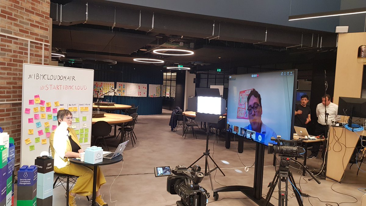 vzaglio's tweet image. Tutto il #cloud in diretta. Il dietro le quinte 🙂#IBMCloudOnAir vai @patpatuffa!