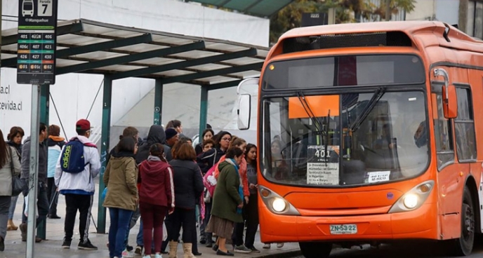 Transantiago's tweet photo. #BuenosDías
Planifica tus viajes HOY miércoles 11 de marzo. Comienza la operación de servicios con:
✅73 buses de apoyo a🚇Metro en #HoraPuntaAM
✅62 en #HoraPuntaPM
✅14 extensiones de recorridos.
Descarga la APP de Teléfono móvil 📱@Red_Movilidad
➡https://t.co/dEEJgifd41 https://t.co/HiVaNep9FU