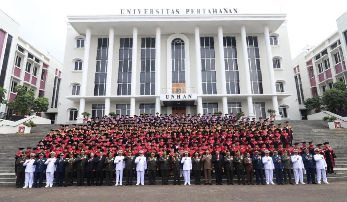 madinnasaurus's tweet photo. Just Graduated!
#universitaspertahanan #graduation #masterdegree #defensediplomacy #defense #defensescholar #defensethinktank #thinkdefense #magister #magisterpertahanan https://t.co/yCboanusLf