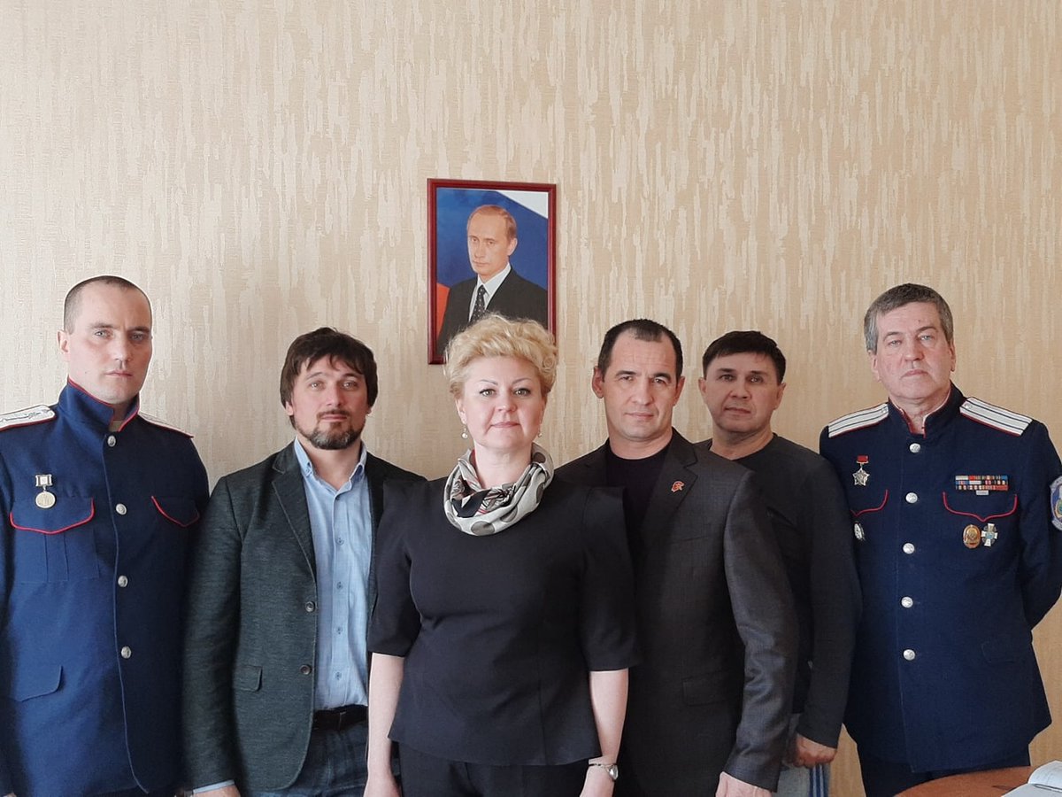 grossep's tweet photo. Сегодня по приглашению Уполномоченного по правам ребенка Ульяновской области Екатерины Смороды представители юнармии, Совета Отцов, Боевого Братства и казачества провели встречу и договорились о совместном плотном сотрудничестве по военно-патриотическому воспитанию молодёжи https://t.co/iBmsEhpt35