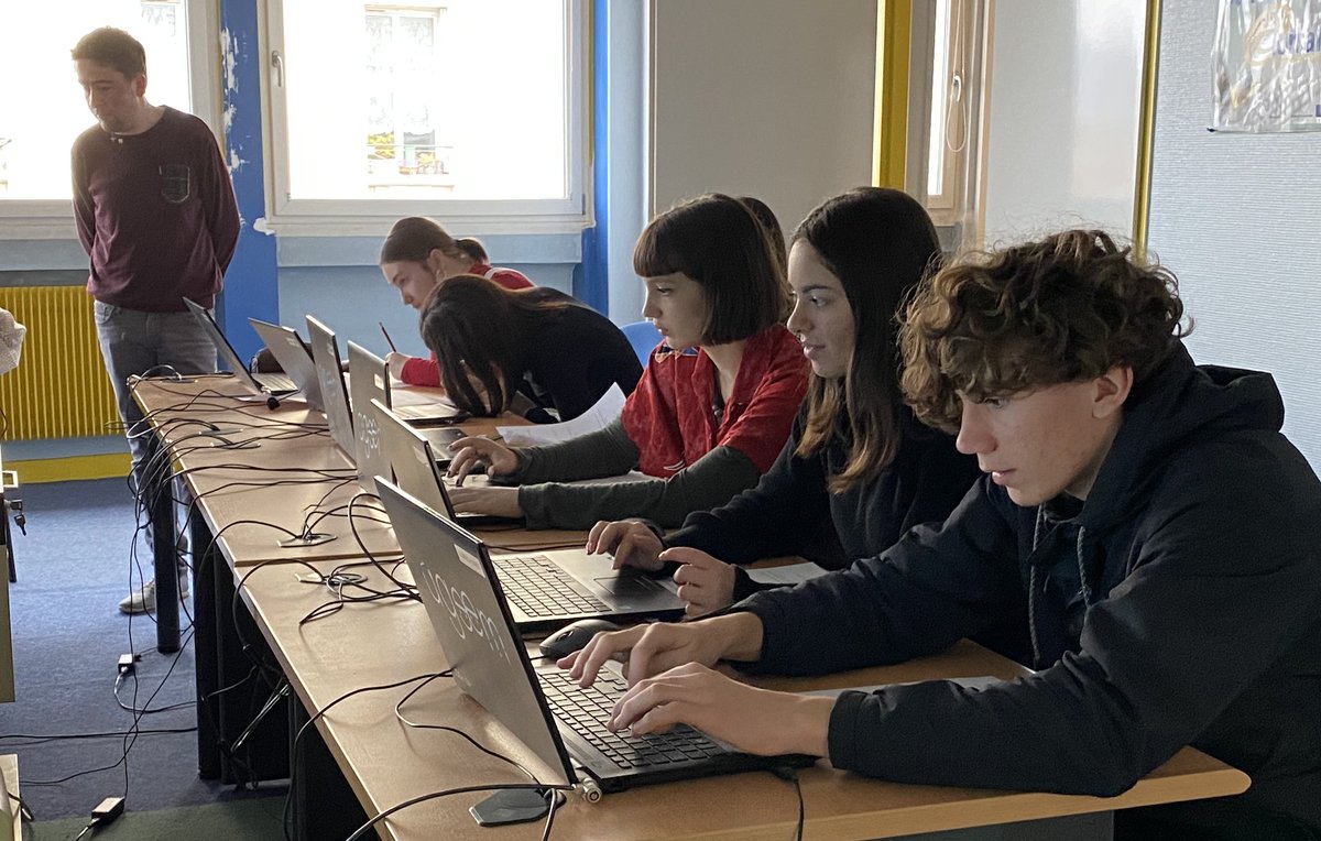 Canope_DTGE's tweet photo. 👥EMI CRITIQUE👥
 L’#EspritCritique et l’#EMI en actes avec les élèves des lycées Jeanne d’Arc &amp; Chopin de @VilledeNancy :
🗣Rencontre @DECLICS2020 entre élèves &amp; chercheurs @CercleFSER  
🎬Tournage making-off 
🔎Agence de vérif de l’info
⛔️Ressources @LeCLEMI anticomplotisme https://t.co/IHyaOss77F