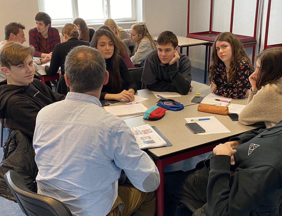 Canope_DTGE's tweet photo. 👥EMI CRITIQUE👥
 L’#EspritCritique et l’#EMI en actes avec les élèves des lycées Jeanne d’Arc &amp; Chopin de @VilledeNancy :
🗣Rencontre @DECLICS2020 entre élèves &amp; chercheurs @CercleFSER  
🎬Tournage making-off 
🔎Agence de vérif de l’info
⛔️Ressources @LeCLEMI anticomplotisme https://t.co/IHyaOss77F