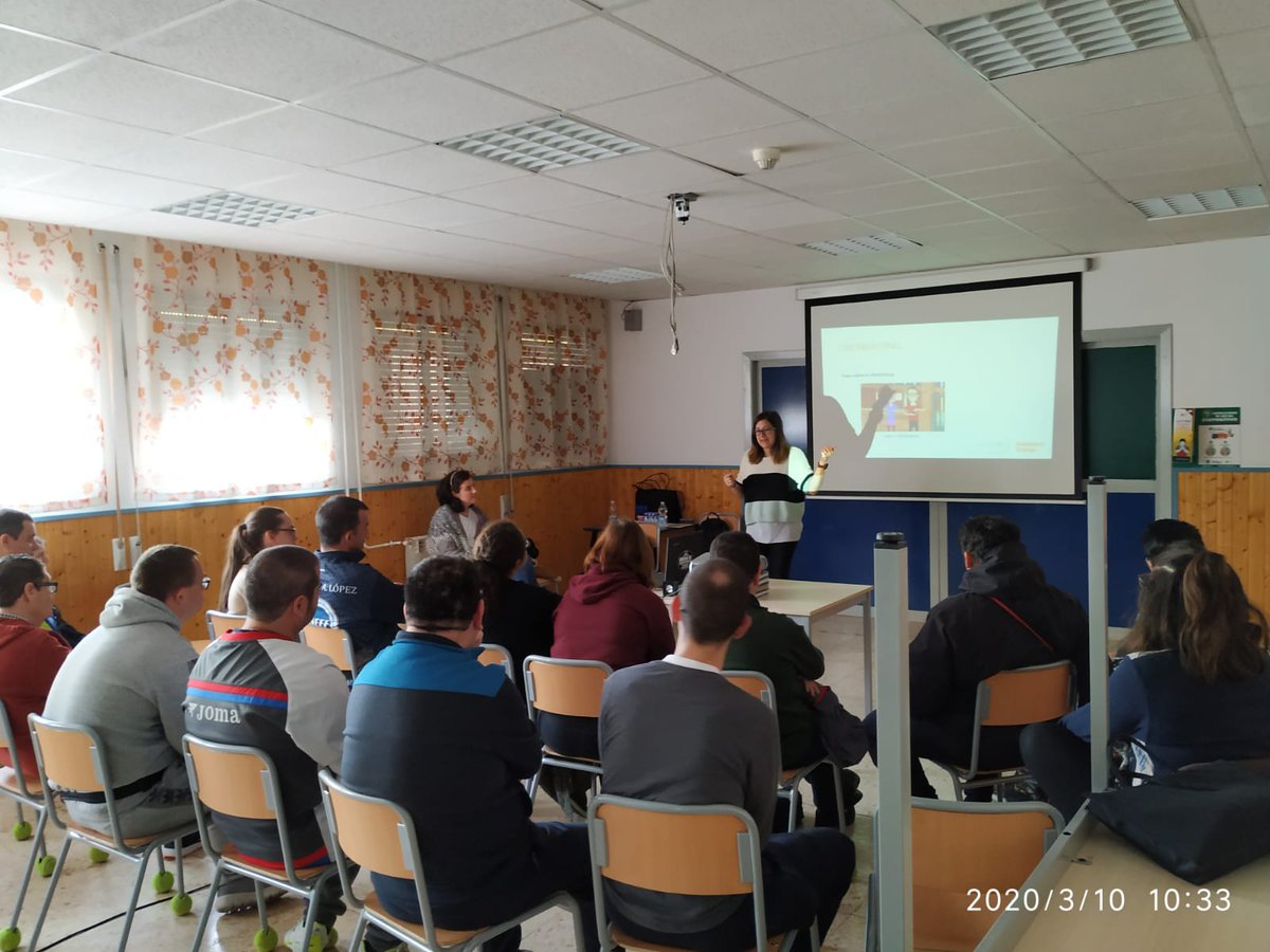 CentroReinosa's tweet photo. Estupendo curso el que hemos recibido, por parte de la #UAVDI de la @fundacionalapar acerca de la "Prevención de abusos a través de Internet" @GrupoAMAS @cesar_bollo @susunatura #noabusos #RedesSociales https://t.co/o6x4AuwrYF