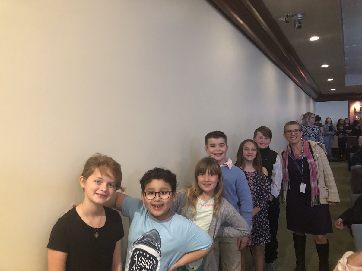 HeatherFGentry's tweet photo. So proud of our Bon Air student Lighthouse team members who led the pledge of allegiance at the school board meeting last night! #oneCCPS ⁦@KathrynHaines7⁩ ⁦@BAES_Eagles⁩ https://t.co/iGMklnPgua