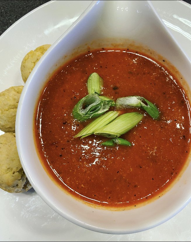 crystanysbrass's tweet photo. Happy Wednesday Folks!! It may be over cast today, but the perfect weather for a hot bowl of soup: we have tomato soup and French onion soup available today 😀 Stop in for lunch or dinner today, we are open until 8pm!! 

Just a reminder we will be closed March 16th-24th! https://t.co/BPOwo0yWMp