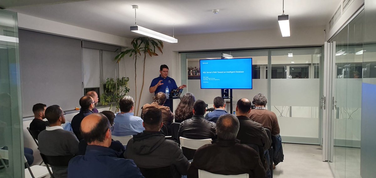 createit_pt's tweet image. Acolhemos mais uma fantástica edição do @sqlport 🙌
Pedro Lopes, Principal Program Manager da Microsoft, partilhou insights que mereceram o máximo interesse da audiência sobre "SQL Server’s Path Toward an Intelligent Database".
#Microsoft #SQLPort #SQLServer #IntelligentDatabase