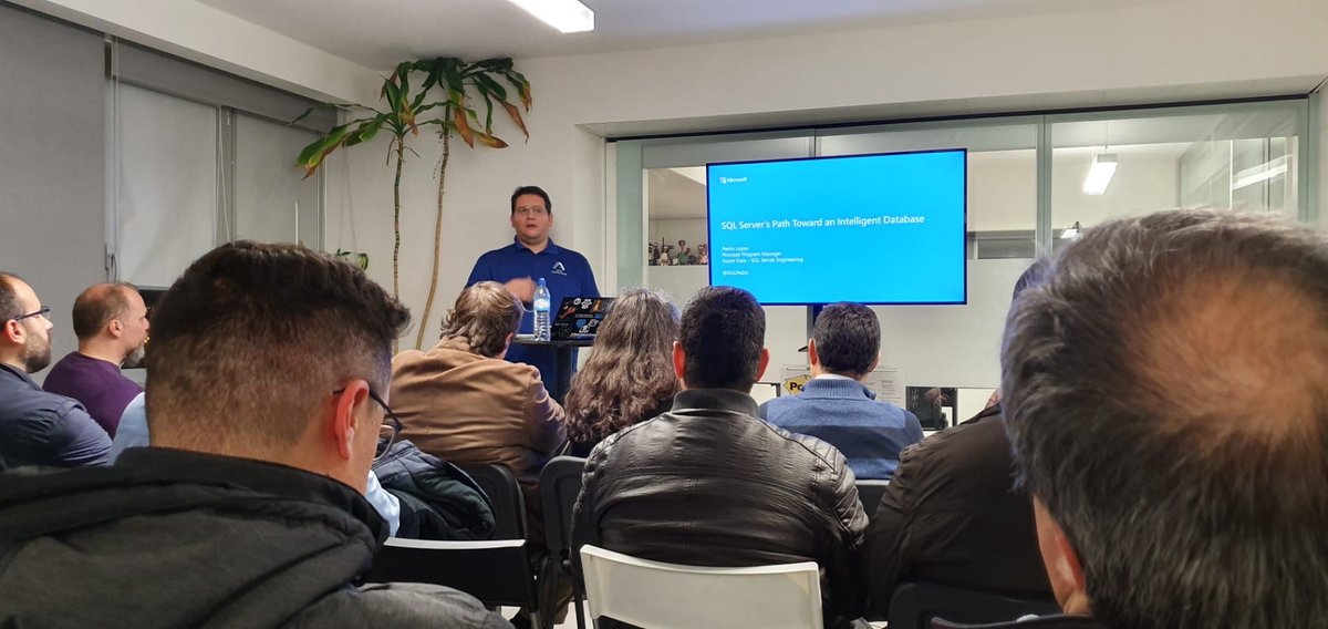 createit_pt's tweet image. Acolhemos mais uma fantástica edição do @sqlport 🙌
Pedro Lopes, Principal Program Manager da Microsoft, partilhou insights que mereceram o máximo interesse da audiência sobre "SQL Server’s Path Toward an Intelligent Database".
#Microsoft #SQLPort #SQLServer #IntelligentDatabase